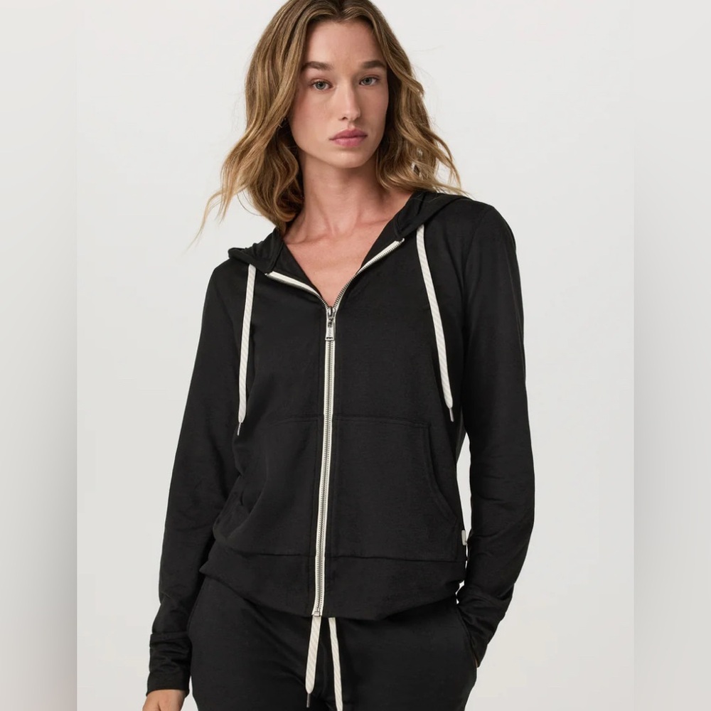 Vuori Women's Black Heather Zip-Up Hoodie